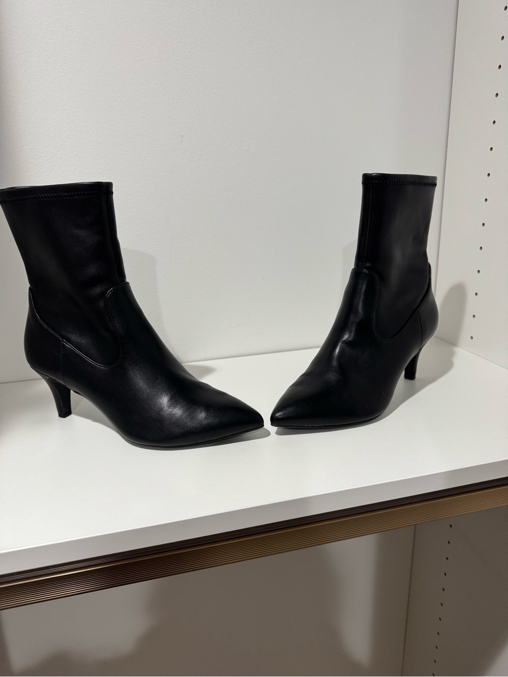 Dolce Vita Black Pointed Toe Mid-Kit Heel Ankle Boots